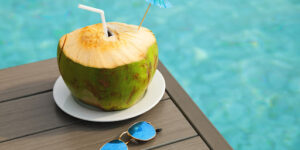 7 Benefits of Using Coconut Water on Skin